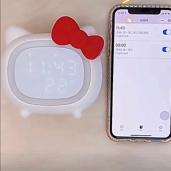 Hello Kitty clock - Picture 7 of 13